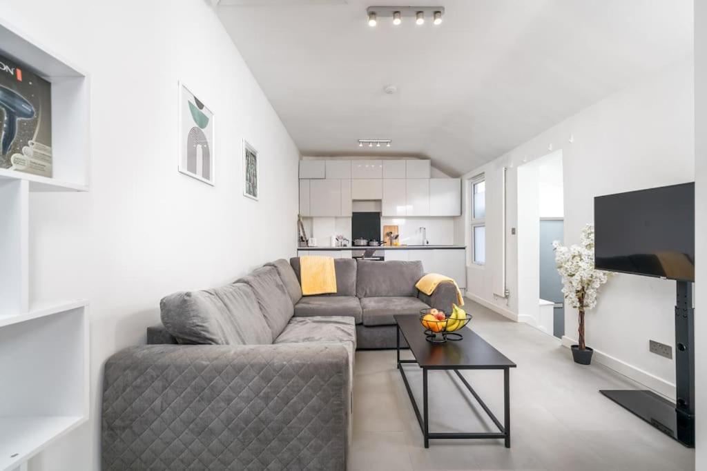 New 3Bed Stylish Apartment With Amazing Transport 伦敦 外观 照片
